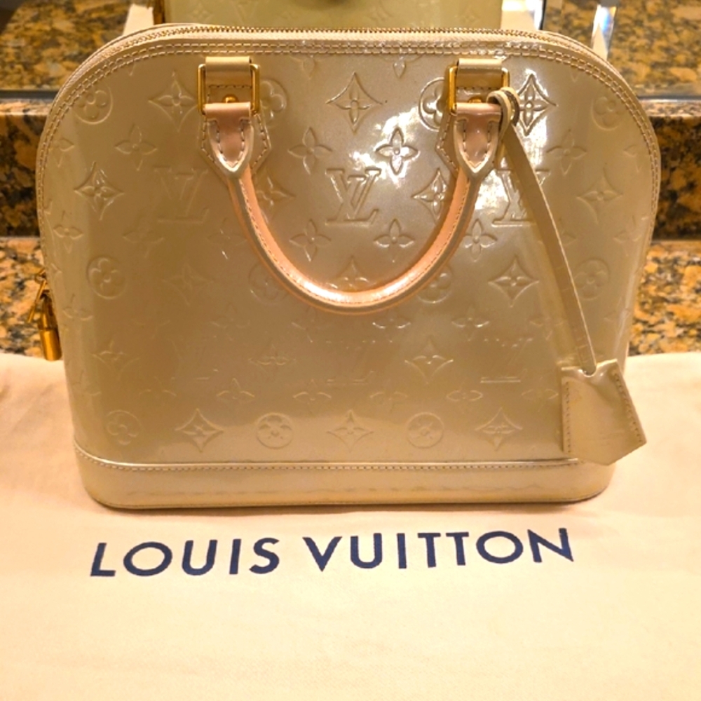Very Elegant Louis Vuitton Monogram Vernis Alma GM.